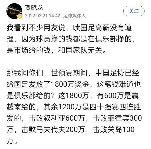 【比赛关键事件】第23分钟，奥格斯堡后场长传反击，德米洛维奇扛开施洛特贝克后单刀破门，主裁判在查看视频回放后示意德米洛维奇没有犯规，进球有效，多特0-1落后奥格斯堡。